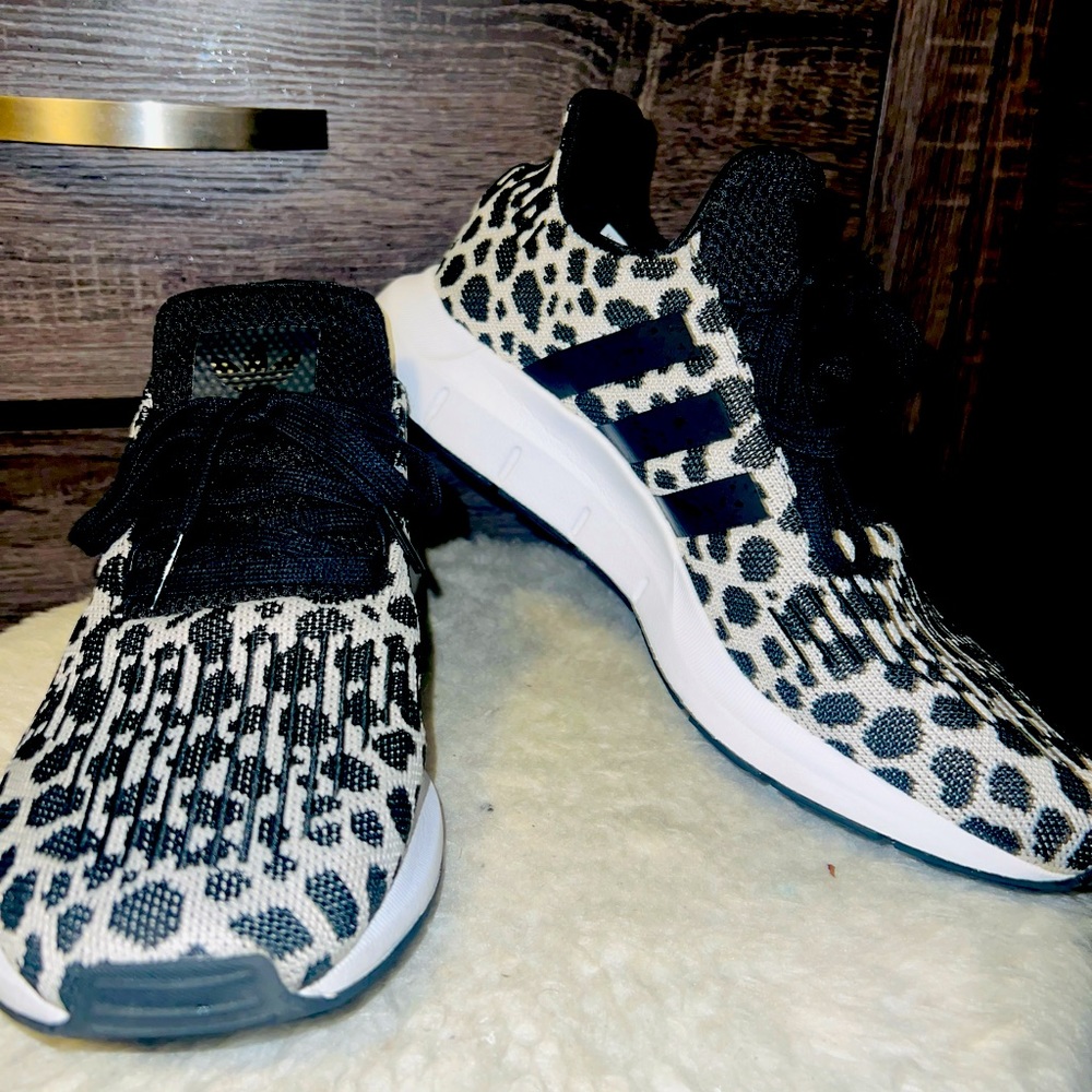 Women Adidas Original Swift Run Shoes